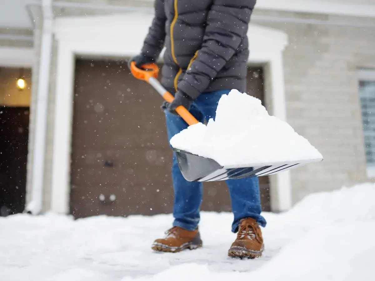 Snow shovel